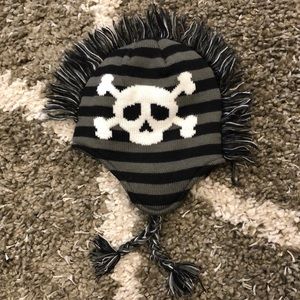 Skull and cross bones toque